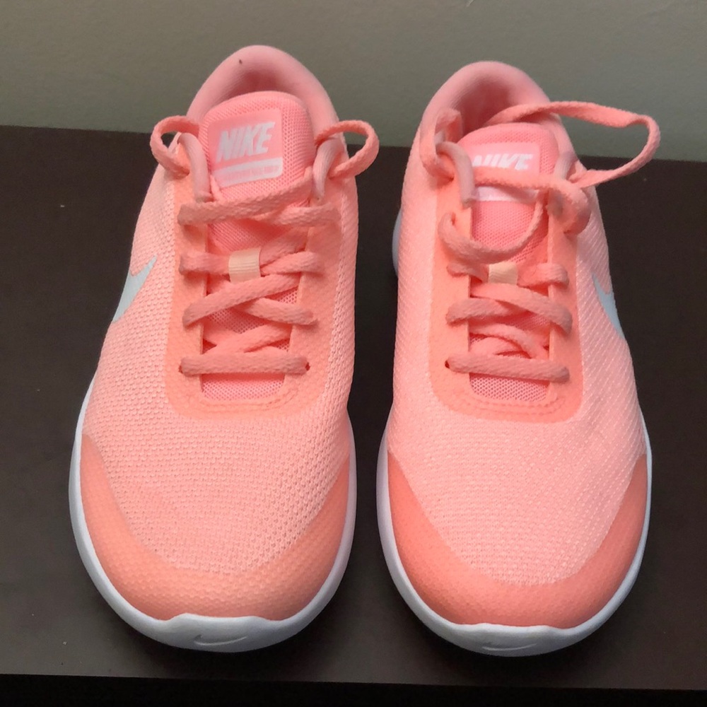 Nike Womens Flex Experience Rn 7, Size 6